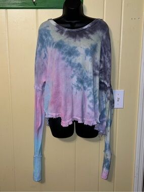 We The Free Tie Dye Distressed Long Sleeve Oversized Raw Hem Shirt Size XS